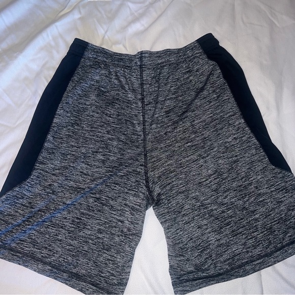 Men’s Under Armour Shorts - Picture 6 of 6